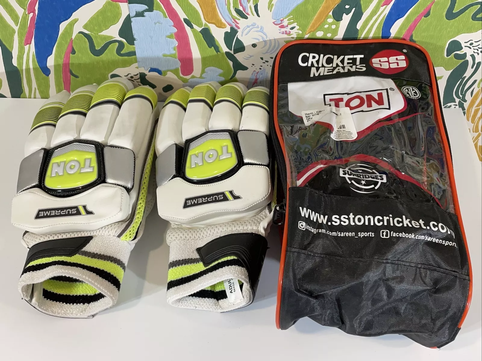 Gants de frappe SS Sunridges Cricket signifie SS Ton taille adulte remplissage doux suprême 