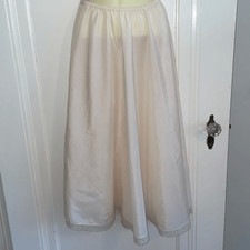 Vtg Wondermaid extremely light pink full skirt half slip