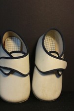 Vintage - Unbranded Unisex Baby Shoe - Off White with Navy Blue Trim 5"