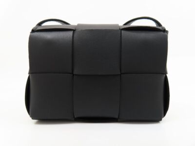 BOTTEGA VENETA　ベルベット（黒）バック Bottega Veneta - Padded Cassette Black Leather Belt Bag