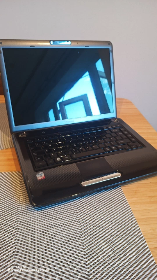 Toshiba Satellite A300-1BZ Vintage Laptop – Spares/Repair, Powers On, No HDD/RAM - Image 2 of 4