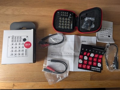Woovebox Pro Sampler & Sequenzer, 16 Tracks, deep synthesis, Case, schwarz/rot
