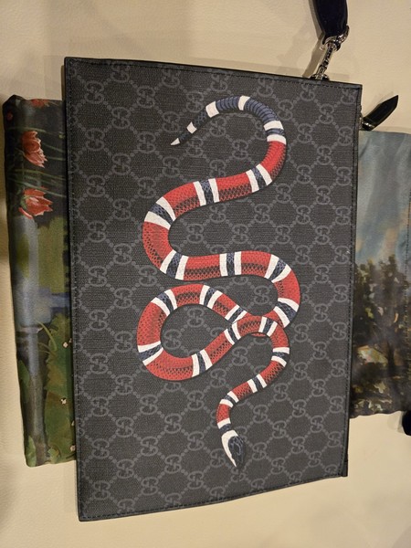 Gucci Kingsnake Zip Pouch Wristlet Clutch Black w/ Dust Bag