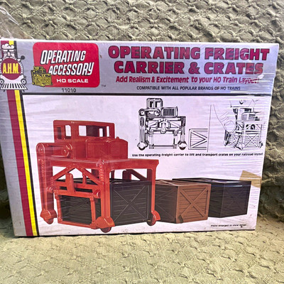 AHM HO Operating Freight Carrier w/ Crates Brown/Black Plastic 11010 1:87