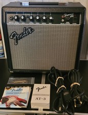 Amplificatore Fender Frontman 15G 15W PR 495 con cavo chitarra, accordatore e accessori