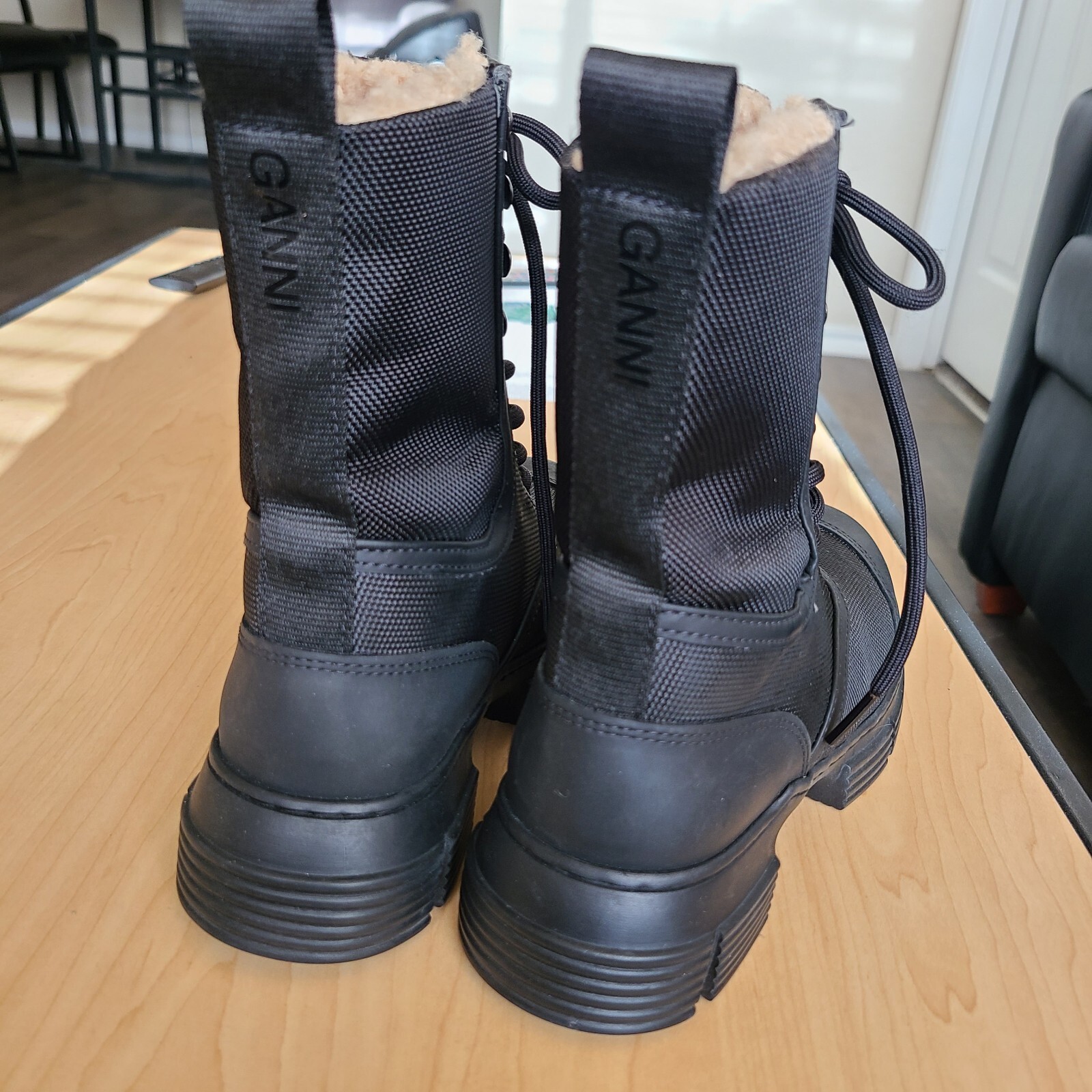 SAOLA Stivali da combattimento Ganni gomma guscio pelliccia sintetica nero suola log grossa stivali 5 35 nuovi