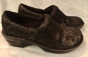 Women-039-s-Sz-8-EU-39-BOC-Born-Concept-Black-039-Lace-039-Embossed-Leather-Clogs-Shoes