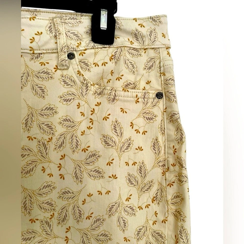 NYDJ Cream Bermuda Shorts Paisley Prints Women’s Size 12 Stretchy Pockets Summer - Image 3 of 4