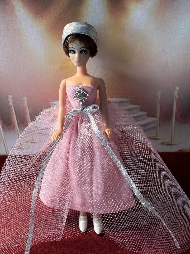 Traje MUÑECA AMANECER “BONITA EN ROSA”. 2 looks en un atuendo. Foto 4 de 4