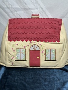 Ulster Weavers Cottage House 6-Cup Tea Cosy T-Posy Quilted Tea Cosy, Used