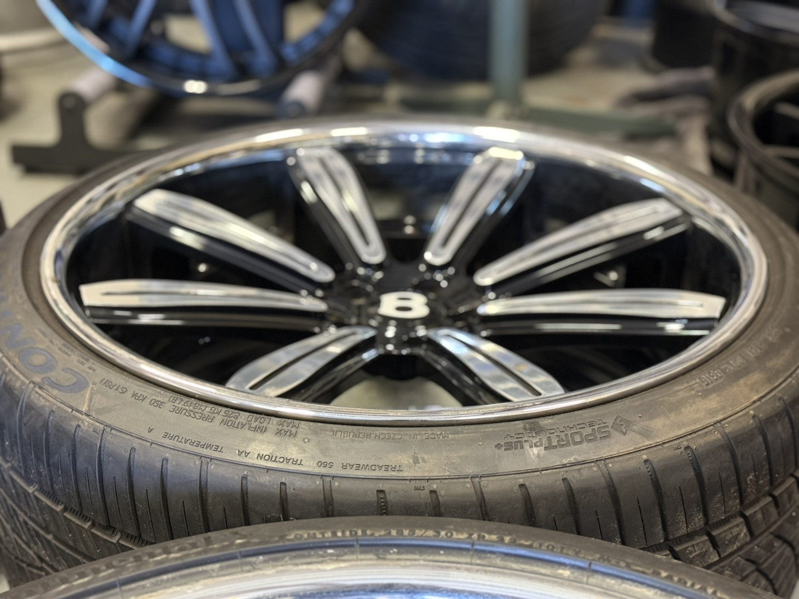 Vellano VKB Forged 3 Piece 22” Wheels Bentley Continental Flying Spur W/Tires