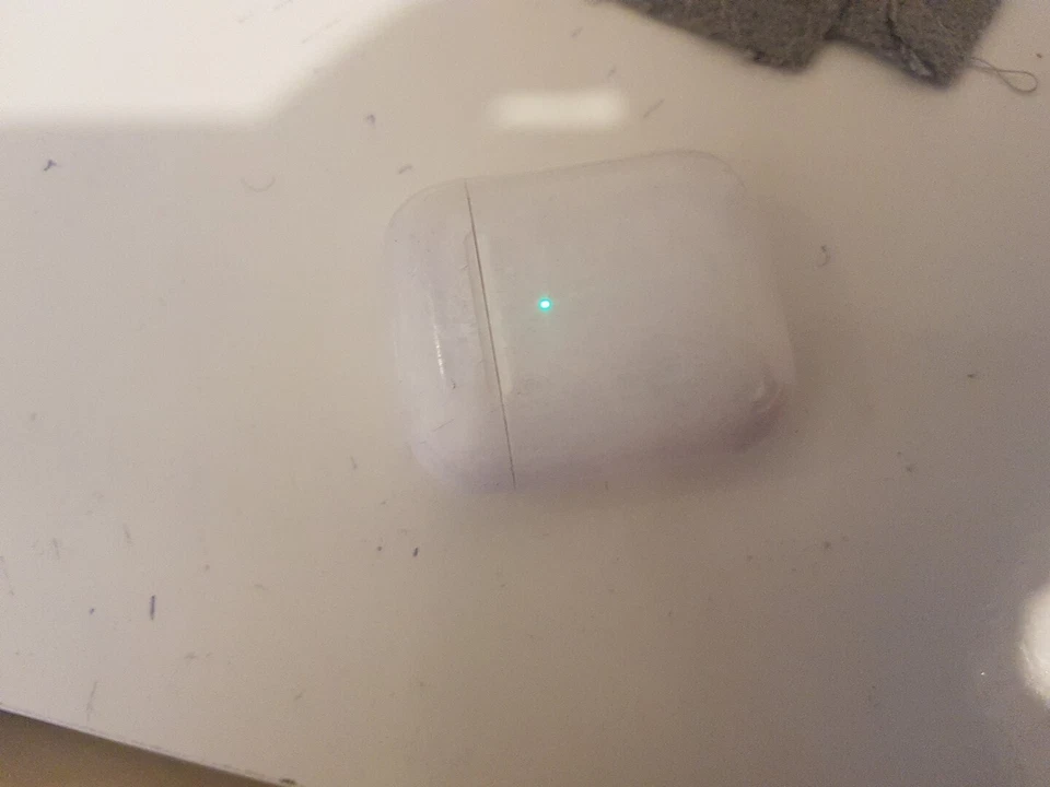 Apple AirPods (1st generation), photo 1 of 4