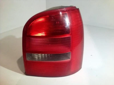 Feu arriere principal droit (feux) AUDI A4 1 AVANT PHASE 2 BREAK 8D9945096D AKN - Photo 1/4