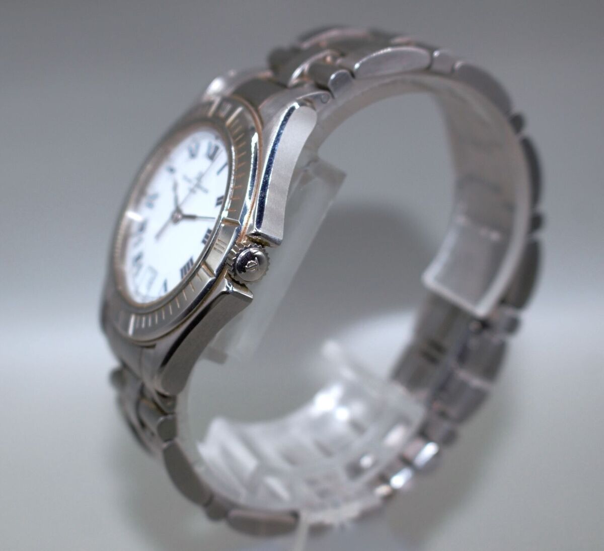 Baume & Mercier MV045042 Malibu Quartz White 35mm Watch From Baume & Mercier MV045042 Malibu Quartz White 35mm Watch From