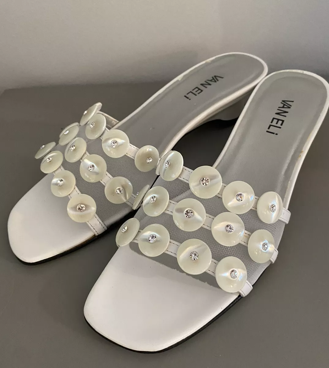 Vaneli outlet white sandals