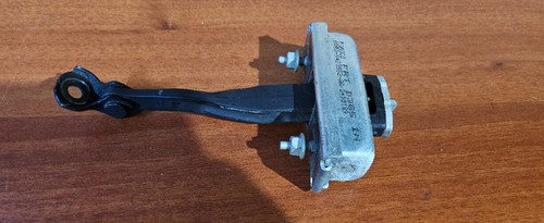 13-19 FORD TAURUS Front Left Door Hinge - Picture 3 of 3