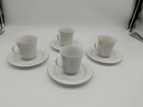 Vintage 1998 Set of 4 Classic Gold #215 Coffee/ Tea Cups  and Saucers
