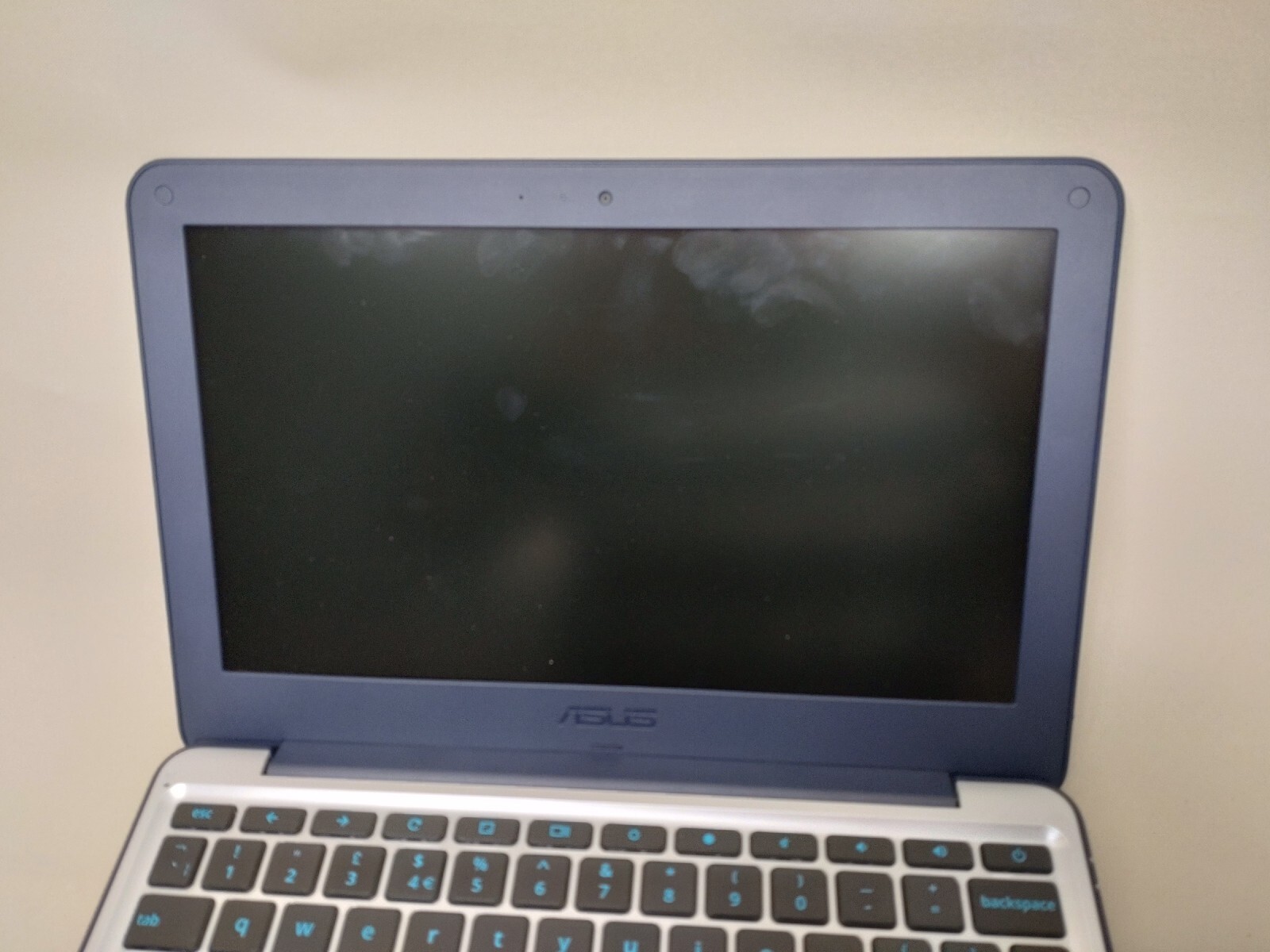 Asus C202S Chromebook 11.6" | Intel Celeron | N3060 2.4GHz| 2GB | 16GB eMMC| 2 - Picture 4 of 8