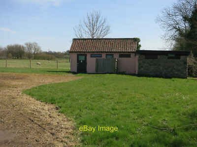 Photo 6x4 Closed toilet block Widdington By the car park of the former Mo c2015