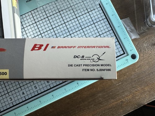 McDonnell Douglas DC-8-50 Braniff (Red) - 1/500 Scale (SJBNF086) (StarJets) - Picture 3 of 12