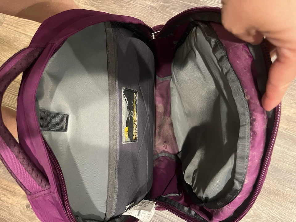 Mochila North Face Borealis Flexvent. Bolsa ciruela/portátil muy buen estado usada Foto 4 de 4