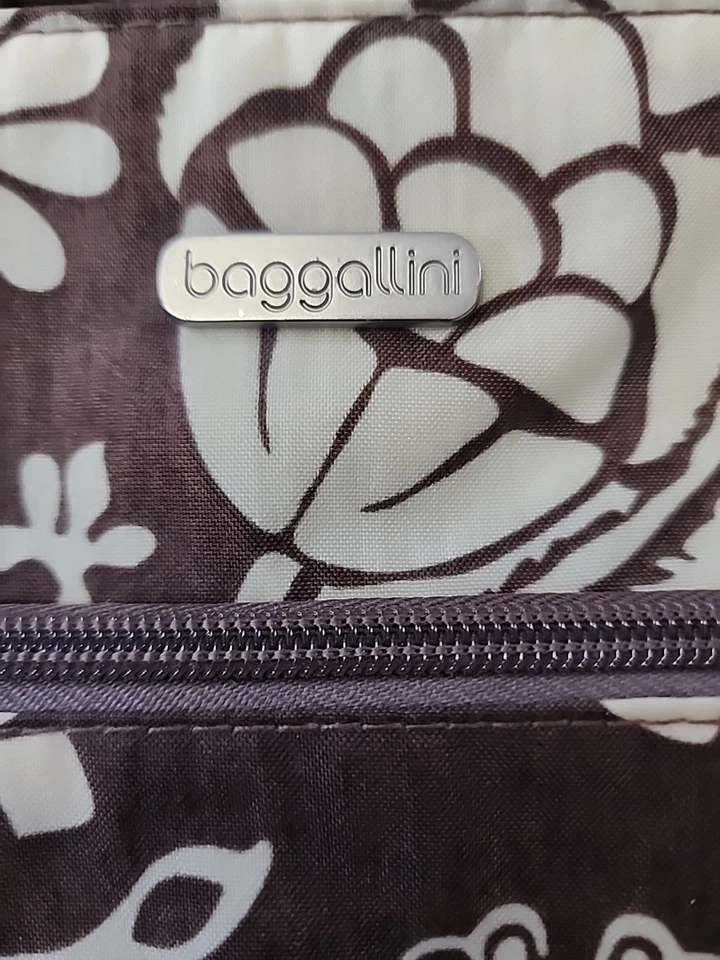 Bandolera Baggallini para mujer marrón marfil floral usada Foto 3 de 4