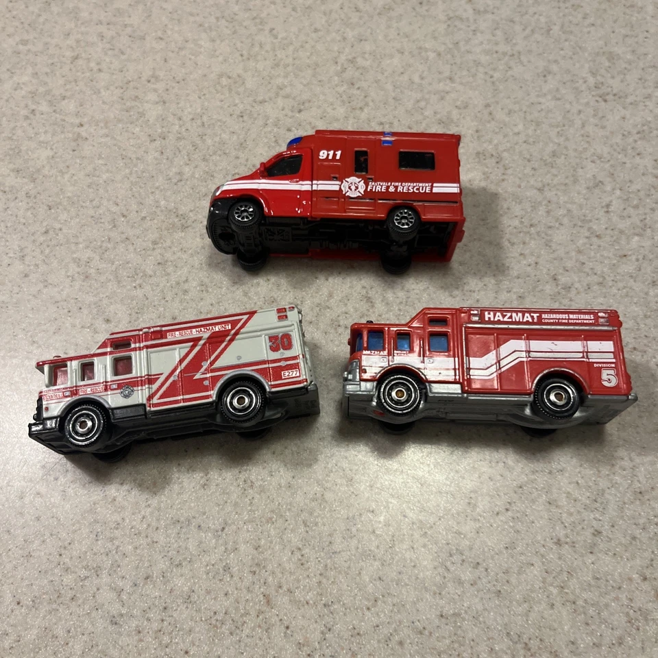2 Matchbox Fire Hazard Squad Hazmat Trucks 1 Maisto Truck Very Good Condition - Image 3 of 4