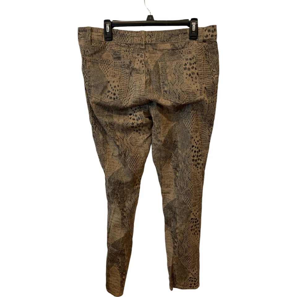 Pantalones para mujer Rue21 talla 13/14 beige piel de serpiente tiro bajo cómodos elásticos pierna ajustada Foto 2 de 4