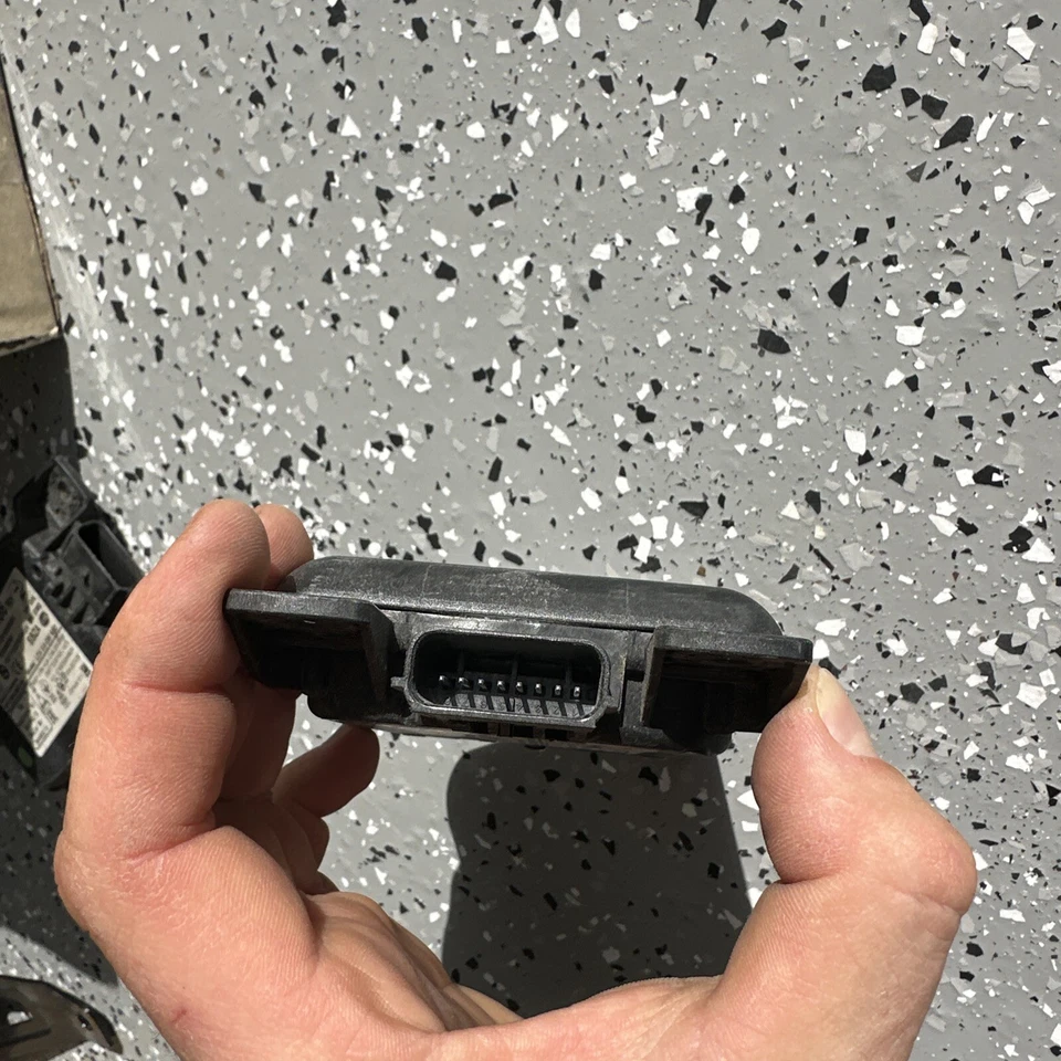 2018-2020 Chevy Traverse LT Blind Spot Monitor Lane Change Assist 6PZ93469204 - Image 3 of 3