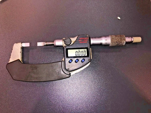MITUTOYO DIGITAL BLADE MICROMETER 0-25MM 0.001MM NO. 422-230