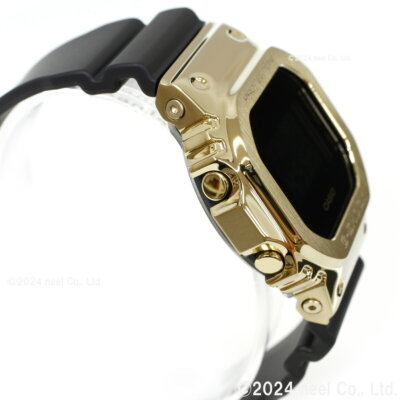 CASIO G-SHOCK ブラック・ゴールドカラー　GM-5600UG-9JF Amazon.com: G-Shock Casio Stay Gold Series Digital Metallic