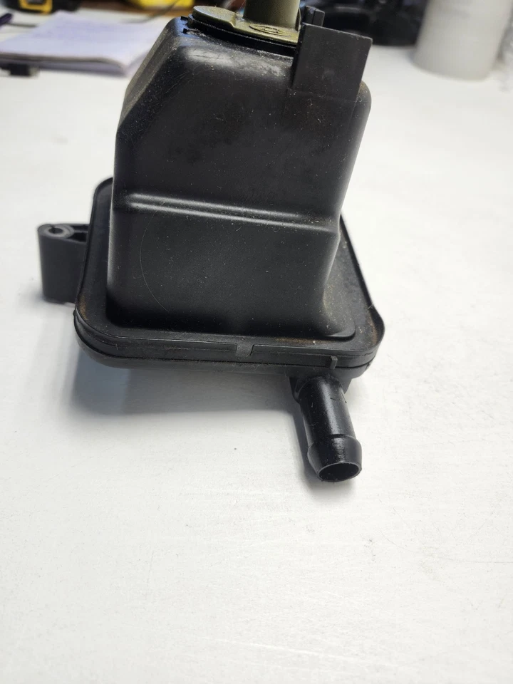 1999-2005 Volkswagen Jetta, Golf & Beetle Power Steering Pump Reservoir. OEM  - Image 4 of 4