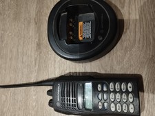 MOTOROLA gp380 4w uhf 403/470Mhz avec socle de charge et antenne sans batterie