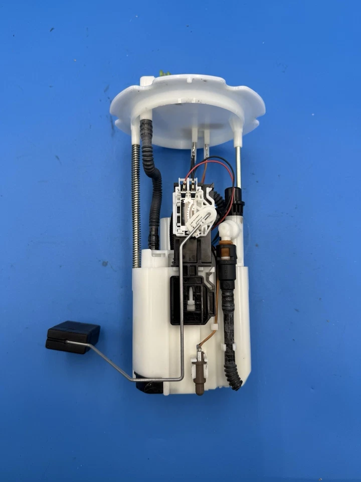 BOMBA DE COMBUSTIBLE INFINITI Q50 Q70 M37 M35H 2011-2021 OEM CON SENSOR DE NIVEL (3,5 L Y 3,7 L) Foto 4 de 4