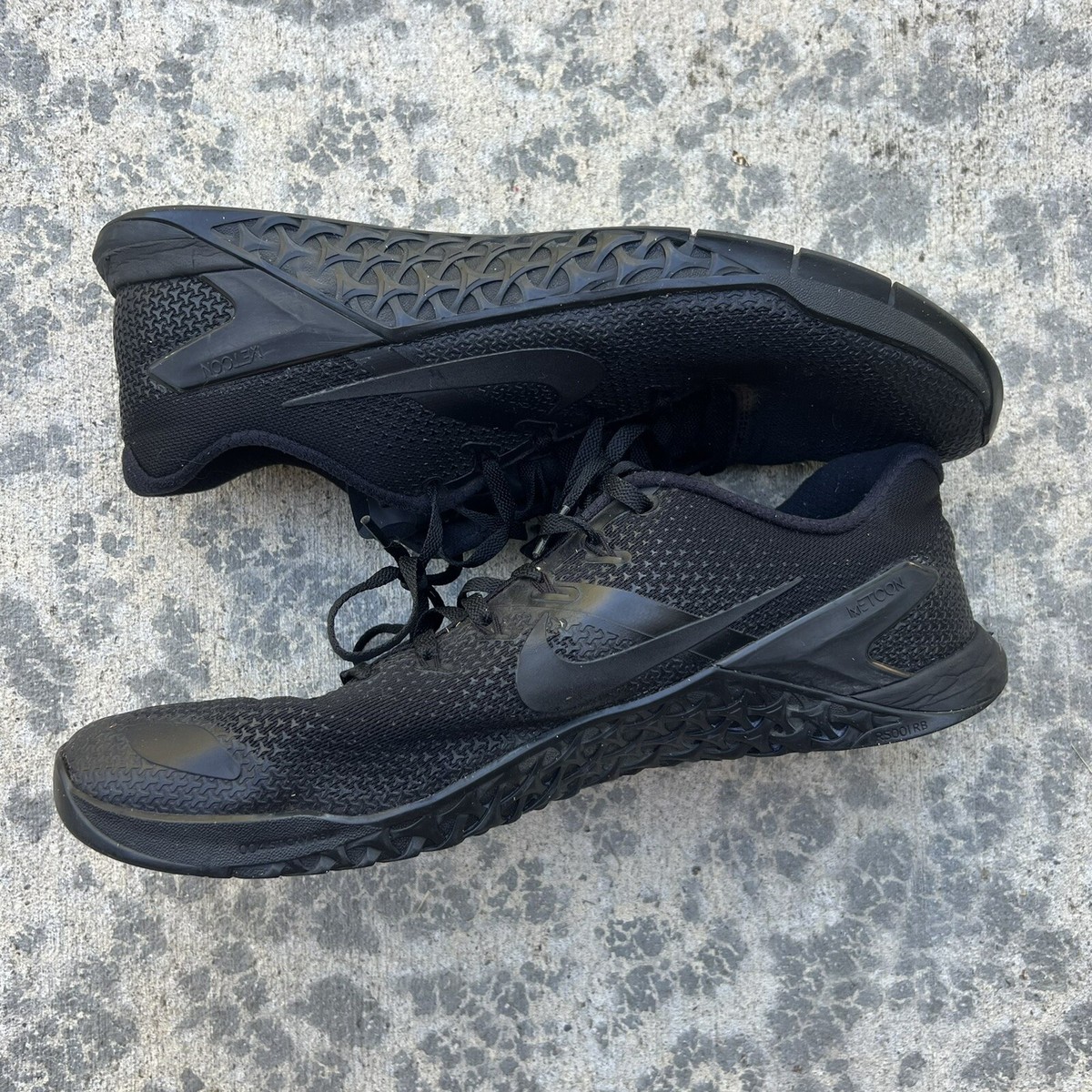 nike metcon 4 triple black