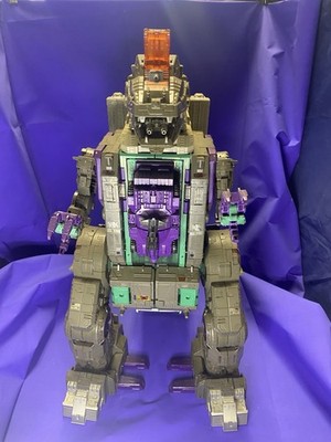 Hasbro Transformers Titans Return Titan Class Decepticon Trypticon