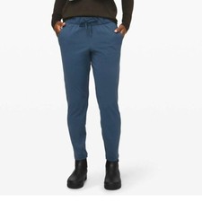 LULULEMON On the Fly 7/8 Pant Code Blue size 2