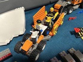 Lego Xtreme Stunts Lot: Island 6740 tower,6739,6736,6737 + pieces & minifigure