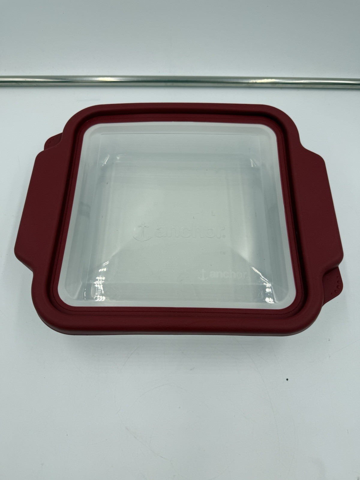 Anchor Square Cake Dish with TrueFit Lid, 8-Inch, Cherry 2 Qt Used