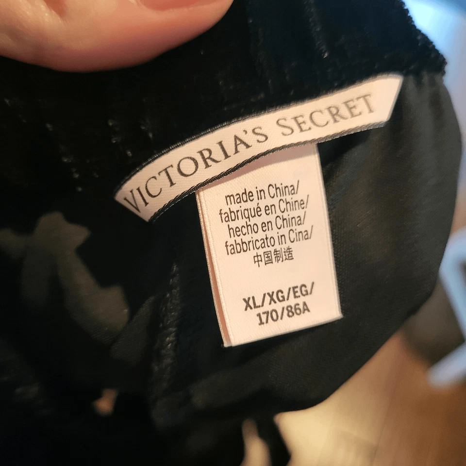 Victoria’s Secret Black Velvet Ruffle Lounge Shorts; Size XL - Image 3 of 3