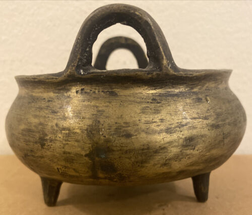 A TRIPOD BRONZE CENSER, Prob 18th Century with Xuande mark. 3.25”H. x 4.5” Wide - Picture 2 of 8