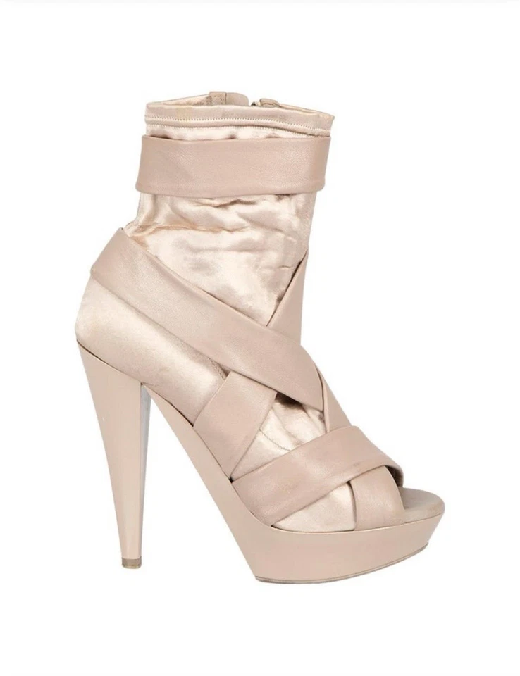 Burberry Botas de Plataforma al Tobillo con Correa Cruzada de Cuero Desnudo Satén Punta abierta Talla 38.5EU Foto 2 de 4