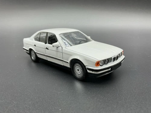 Schabak 1/43 BMW 535i E34 - White