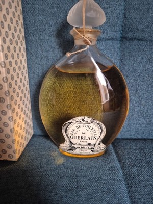 Vintage versiegelte Guerlain Edt große Flasche Tropfenform. Chant D' Aromes Rare