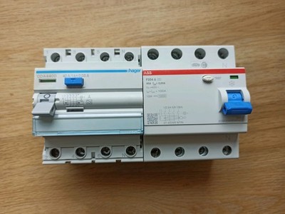 Hager Fehlerstromschutzschalter, 4-polig, Typ A - 40A (CDA440D) und ABB F204 A