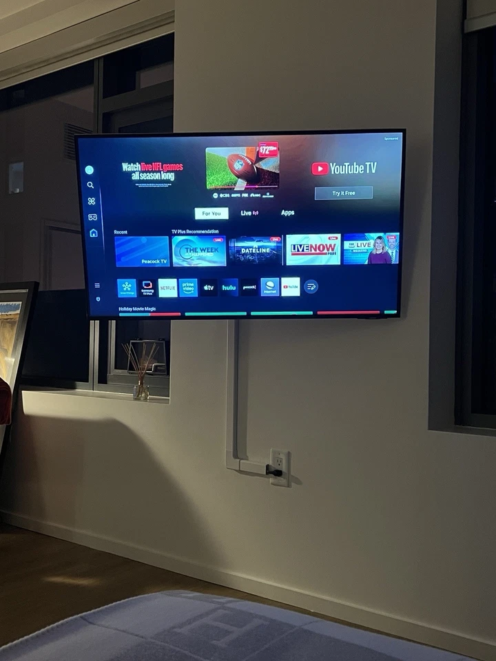 Samsung 43-Inch Class DU8000 Crystal UHD LED 4K Smart TV (2024) - Image 2 of 4