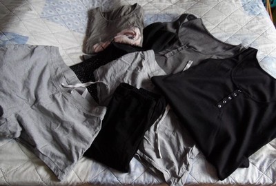 Kleiderpaket Damen, Gr. 46/48, 7 Teile (1  Shirt, 2 Tops, 2 Hosen, 2 Shorts)