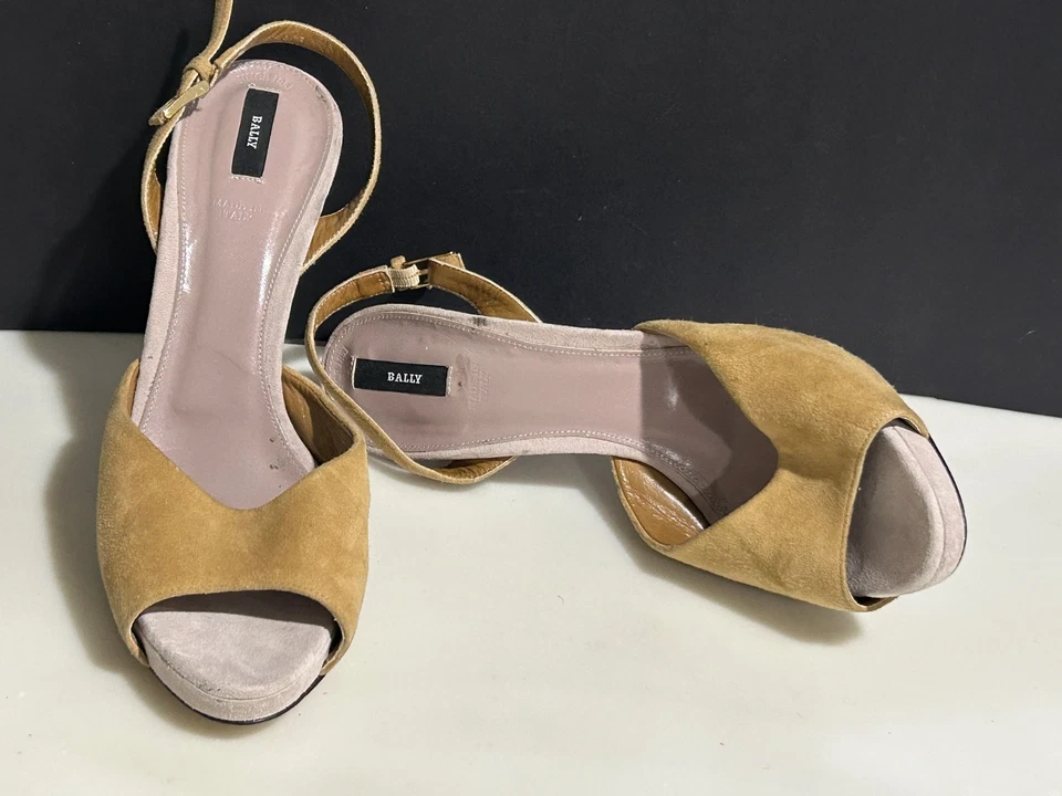 Женские босоножки Bally размер ЕС 39 США 8,5 бежевые обнаженные замшевые на каблуках - Изображение 2 из 4