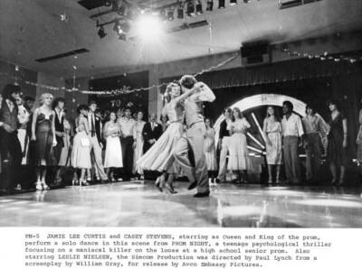 Jamie Lee Curtis Dances With Casey Stevens In A Scene 1980s OLD PHOTO