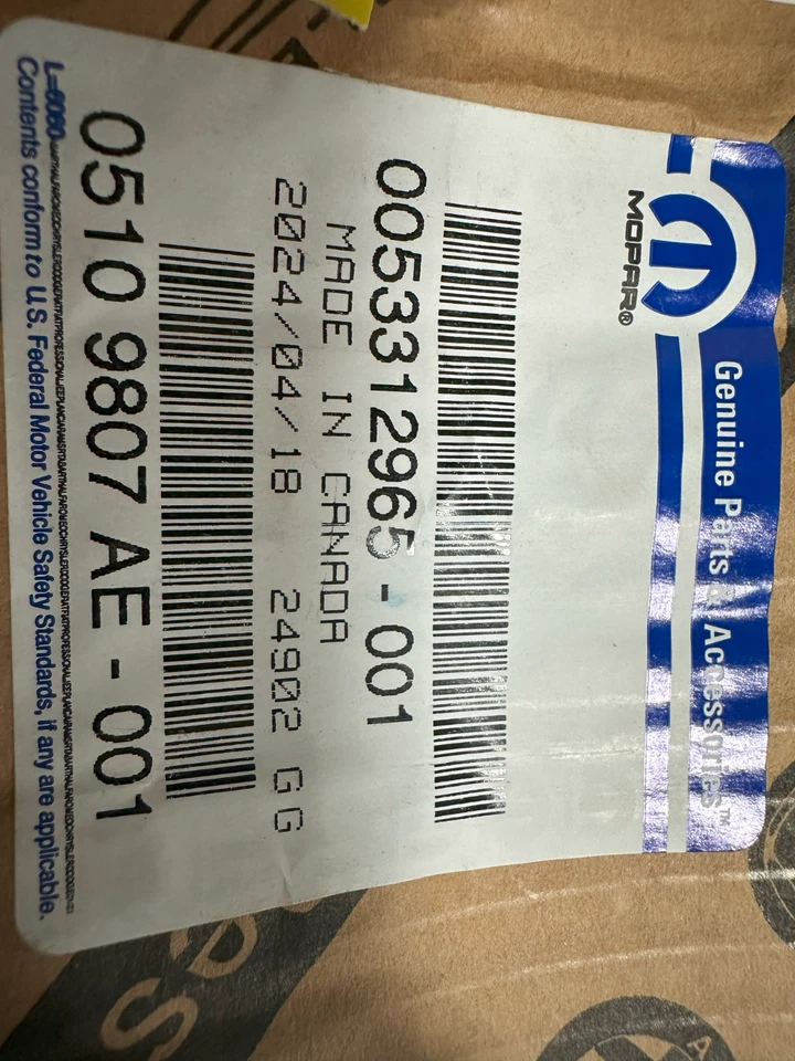 New Mopar Front Door Belt Weatherstrip Left Bezel 2008-2020 Dodge Grand Caravan Foto 4 de 4